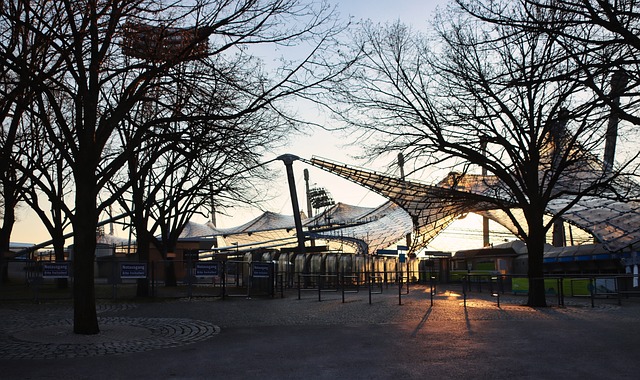 自23年2月梅西绝杀以来，巴黎首次在法甲依靠补时进球取胜