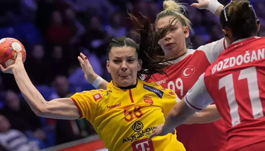 记者：明日拉米罗将携李睿跃出席国安赛前新闻发布会